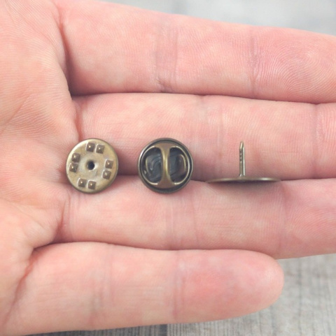 BAZA PRZYPINKI Z TALERZYKIEM STARE ZŁOTO 15 mm. BAZA PRZYPINKI Z TALERZYKIEM STARE ZŁOTO 15 mm.