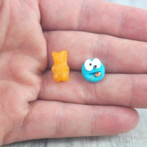 MAGNES NEODYMOWY DO OZDOBY NA LODÓWKĘ 5x5 mm 8 szt. MAGNES NEODYMOWY DO OZDOBY NA LODÓWKĘ 5x5 mm 8 szt.