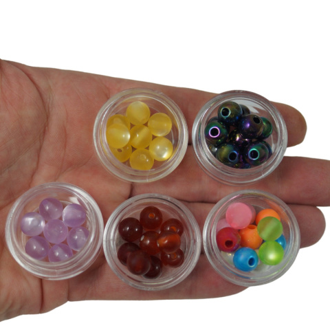 ZESTAW KORALIKÓW 8 mm. W PUDEŁECZKACH 5 szt. ZESTAW KORALIKÓW 8 mm. W PUDEŁECZKACH 5 szt.