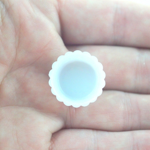 MINI BIAŁA MISECZKA FALOWANA PLASTIKOWA MINI BIAŁA MISECZKA FALOWANA PLASTIKOWA