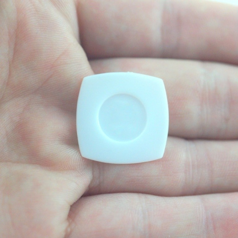 MINI BIAŁY TALERZYK PLASTIKOWY KWADRATOWY MINI BIAŁY TALERZYK PLASTIKOWY KWADRATOWY