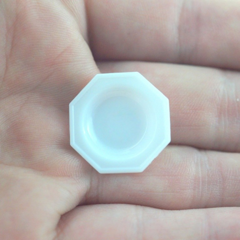MINI BIAŁY TALERZYK SZEŚCIOKĄTNY PLASTIKOWY MINI BIAŁY TALERZYK SZEŚCIOKĄTNY PLASTIKOWY