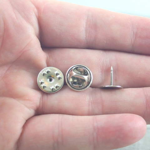 BAZA PRZYPINKI Z TALERZYKIEM SREBRNA 10 mm. BAZA PRZYPINKI Z TALERZYKIEM SREBRNA 10 mm.